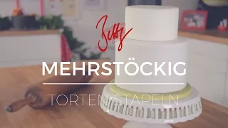 Heute zeige ich euch wie man runde Torten mit Fondant überzieht. Um eine Torte perfekt für den Fonda. 