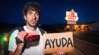 Sobreviví 50 horas en el hotel de payasos.