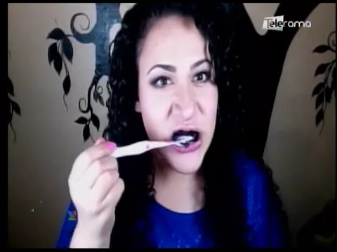 ¿Es recomendable blanquear los dientes con Carbón Activado?