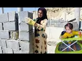Download Lagu The mountain life of an extraordinary mother with her child