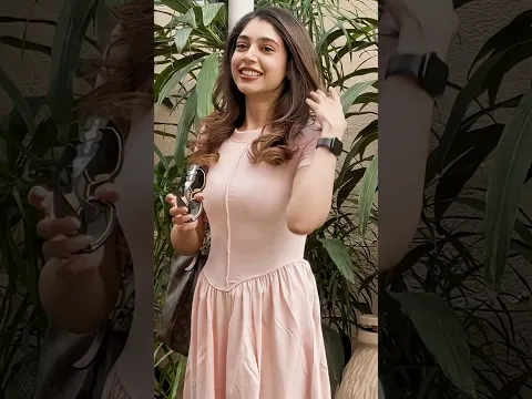 Niti Taylor REMOVES her sunglasses to pose for paps #shorts #nititaylo