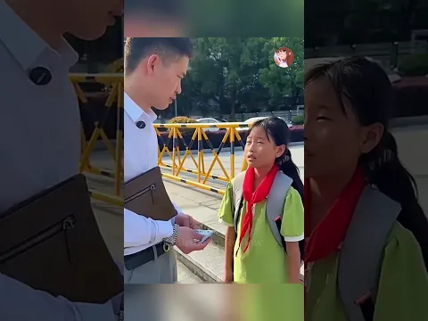 Anh chàng tốt bụng đi họp phụ huynh cho cháu gái mồ côi