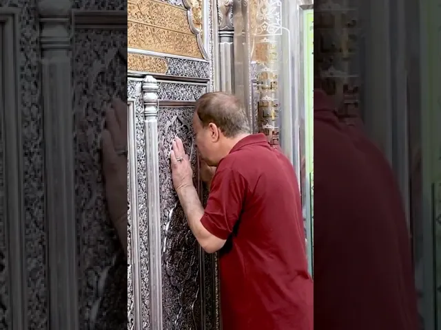 ⁣نهرُ الحوائج والحوائجُ كُلُّها    من راحتيكَ معينُها يتدفّقُ