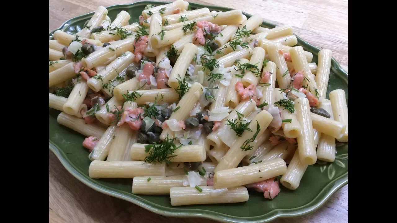 PASTA WITH SMOKED SALMON RECIPE - Easy and light!