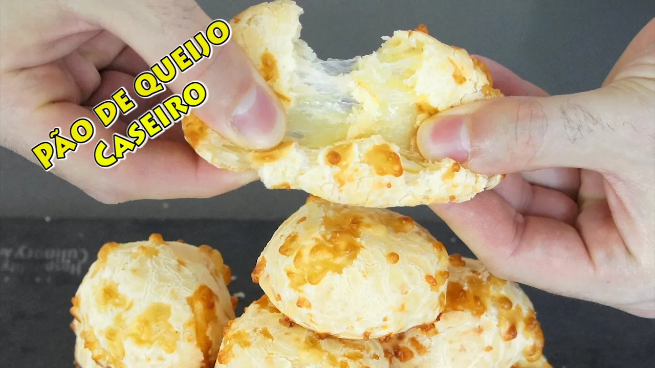 Pão de Queijo Parmesão Crocante. 
