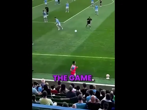 Kid Trolls Football Players With Balloon ⚽🔥 #prank #sports