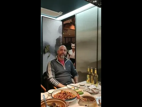外国友人给我烧烤？🤔🤔🤔#全网最帅开酒猫