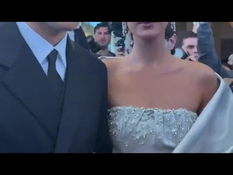 Bella Hadid est arrivée à Cannes, accompagnée de son frère Anwar Hadid