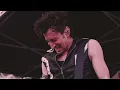 Des Rocs - Let me Live / Let me Die (Live from Times Square in the rain and with a broken headstock)