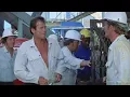 Lagu 1974 - Goud - Roger Moore - Kan één man een ramp van een miljard dollar voorkomen?