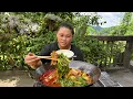 Download Lagu 今天炖一锅麻辣排骨，配着新鲜蔬菜直接吃到饱 Stew a pot of spicy pork ribs, it's so delicious with vegetables