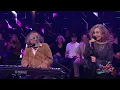 Cómplices cantan ES POR TI