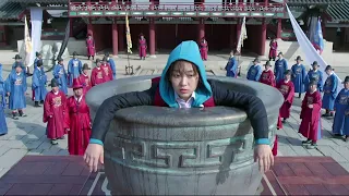 طالبه غبيه جدا بتلاقي نفسها فوسط عالم كله اغبياء وهي الوحيده الذكيه اللي فيهم وبتضطر انها تدرسهم 