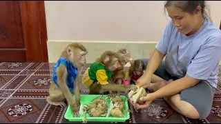Wow ! Sovanny hep mom to slice fruit to eat together so v yummy .