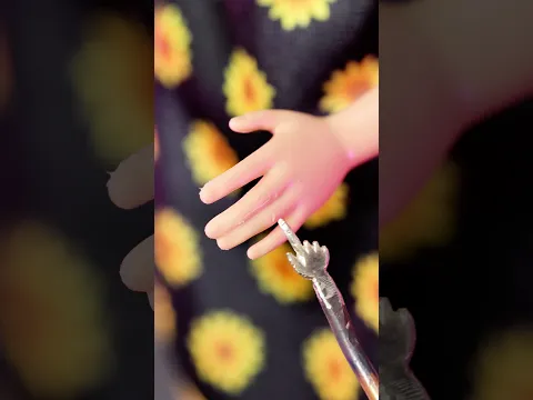 Barbie’s Hands Have a Design Flaw