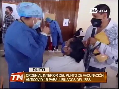 Orden al interior del punto de vacunación anticovid-19 para jubilados del IESS