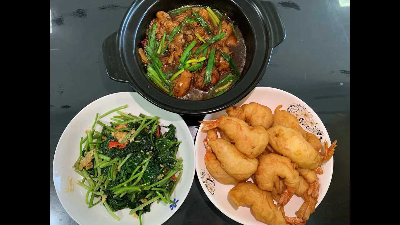 砂锅姜葱鸡 Ginger Spring Onion Chicken | 炸虾 Fried Prawn | 腐乳番薯叶 Potato Leaves with Fermented Beancurd