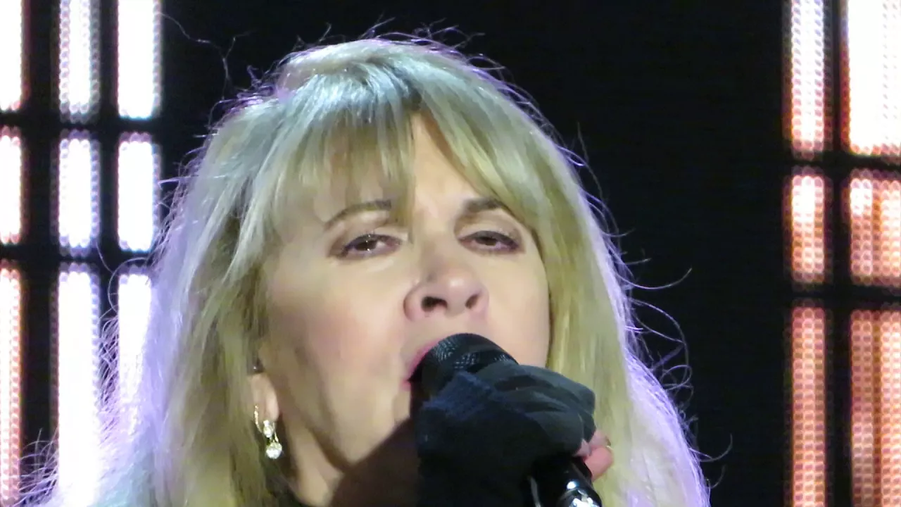 Stevie Nicks - Stand Back (Adelaide, 4 Nov 2017)