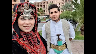 اول مرة في القناة تجربة اجتماعية لبسنا اللبس اليمني   في شوارع المغرب دندنها