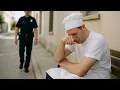 BAKEREN BLE ANKLAGET FOR TYVERI OG URETTMESSIG SPARKET… MEN EN POLITIMANN KOM OG…