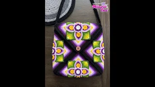 BOLSOS TEJIDOS A CROCHET DE 4 CUADROS EN FORMA DE ROMBOS CON EL CUADRADO DE COLORES N° 79