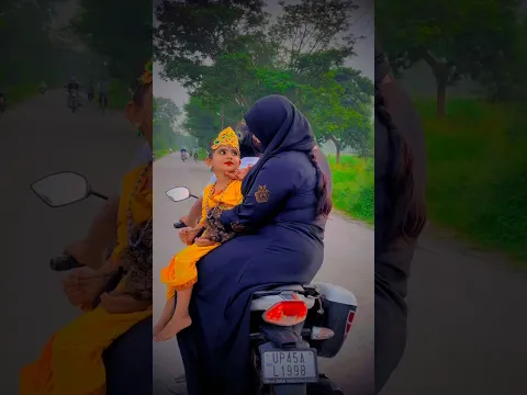मुस्लिम माँ बाप बच्चे को कृष्ण बनाकर स्कूल ले जा रहे हैं ❤️ #janmashtami #shorts #viralvideo
