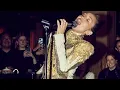 Lagu Miley Cyrus Surprise Performance at the Carlyle Hotel (Full Performance)