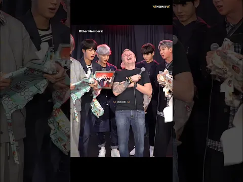 BTS Open Christmas Gift From Jojo 😍 Wait For Taehyung 😂🤣 #bts #taehyung #shorts