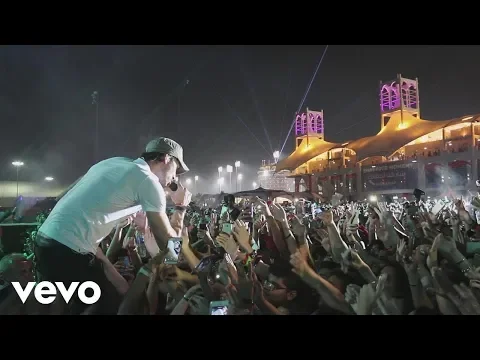 Download MP3 Enrique Iglesias - SUBEME LA RADIO feat. Descemer Bueno, Zion \u0026 Lennox (Tour Video)