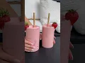 Download Lagu strawberry milkshake smoothie! day 20 challenge