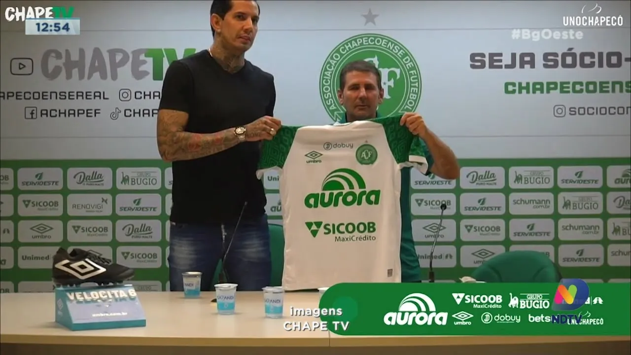 Chape apresenta oficialmente Victor Ramos para a temporada 2022