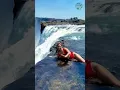 Download Lagu Zou jij aan de rand van een waterval zwemmen? 😨🌊