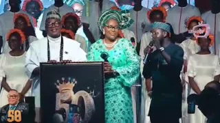 gbenga obagbemi stunned by surprise by de emeralds choir while conducting hallelujah chorus 50