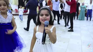 بنت صغيرة تغني اغنية مشهور مبدعة جدا صوت اكثر من رائع خيالي 