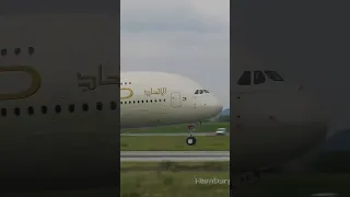 اقلاع طائرة طيران الاتحاد Take Off Etihad Airways A380 From Hamburg Airport 