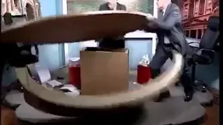شاكر انت الي بدات دندنها