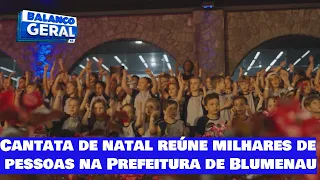 Cantata de natal reúne milhares de pessoas na Prefeitura de Blumenau