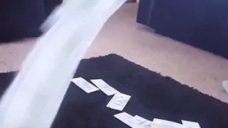 الي يمشي من حياتك قلو خد الباب ف ايدك 