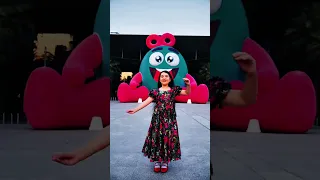 إيميليا التي أبهرت العالم بصوتها ورقص الكل على أغنيتها   يا وردة في البستان   ذا فويس كيدز      دندنها