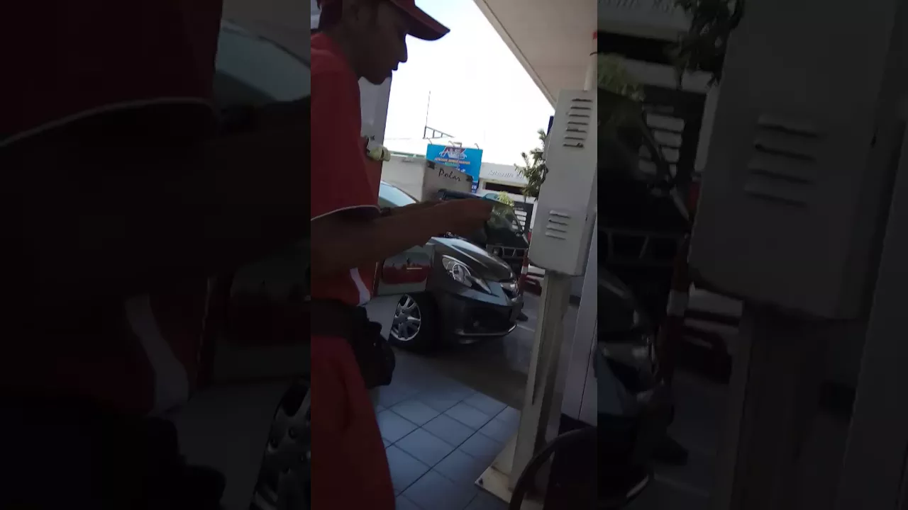 Emang bisa isi E-money pake HP??! - Cara isi emoney dalam hitungan detik!. 