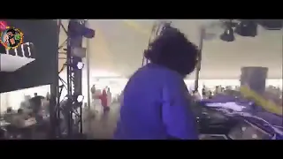 اللي يحب النبي يصلي علي النبي 