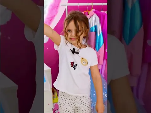 Maya elige vestidos de princesa para ella y Lina
