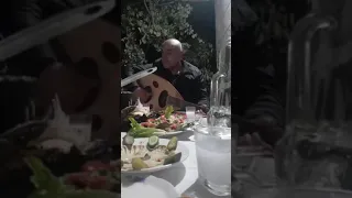 اشارت بطرف لعين خشيه اهلها  دندنها