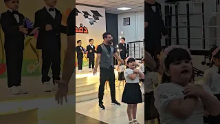 تلميذ شاطر حفل تخرج روضة الاقلام الصغيره 