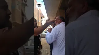 شاب يعتدي على رجل مسن أمام الجميع والصدمة في رد فعل الناس  شاب يعتدي على رجل مسن أمام الجميع والصدمة في رد فعل الناس