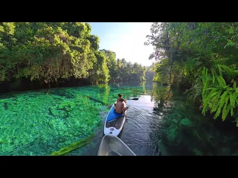 Paisu Pok a solas en Paddle Surf y kayak transparente