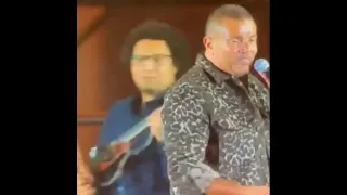 فاكرنى ياحب عمرو دياب  لايف من حفل اليوم  دبى دندنها