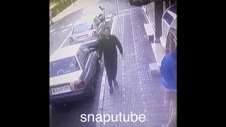 امرأة في ايران تتعرض للتحرش و الضرب بسبب حجابها 