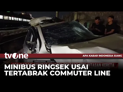 Abaikan Peringatan Penjaga, Minibus Ringsek Parah usai Ditabrak Kereta