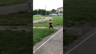 Показував літачки діду а тут БАЦ дівчинка І почалось шоу 